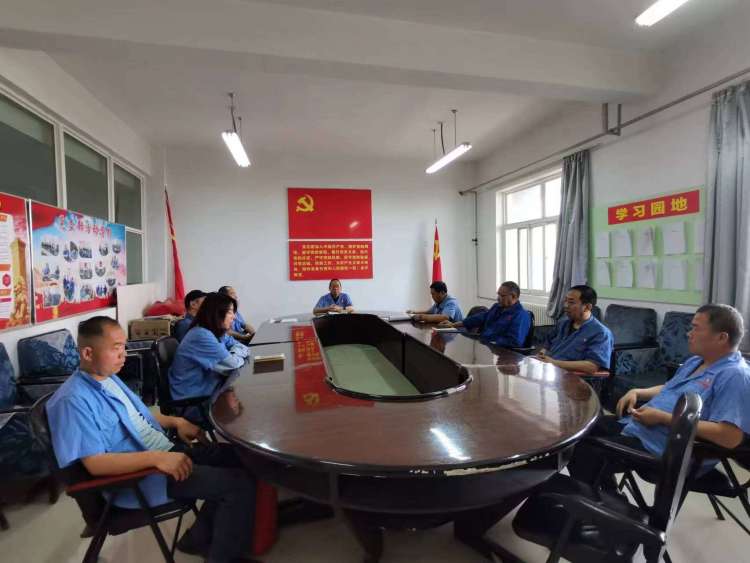 運(yùn)輸采供黨支部召開(kāi)黨員大會(huì)，組織主題教育集中學(xué)習(xí)。